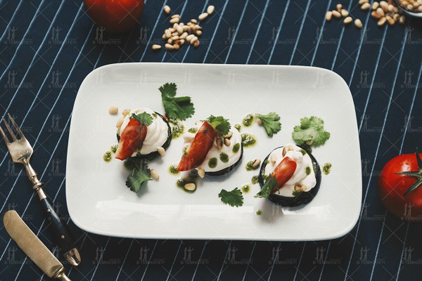 Auberginen mit Tomaten und Käse-Mousse