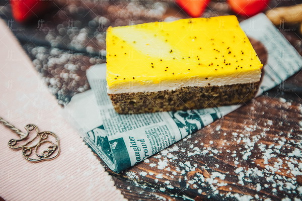 «Lemon-poppy» cake