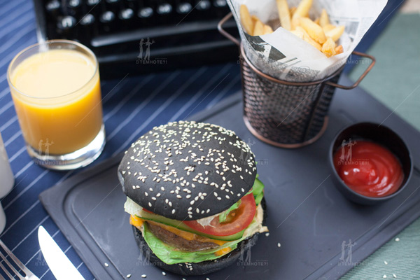 "Royal Burger"